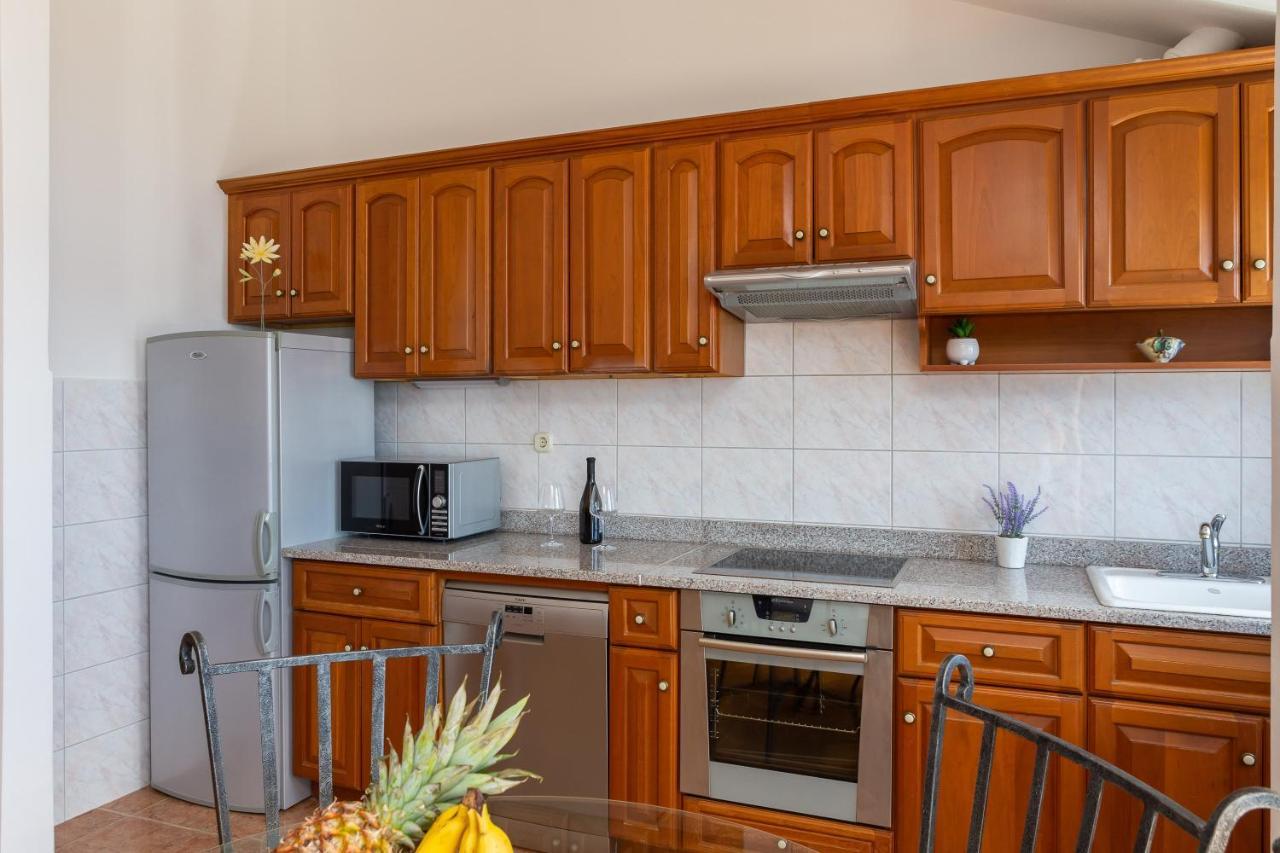 Beachfront Xxl - 2 Apartments Together - Lokva Rogoznica Kültér fotó